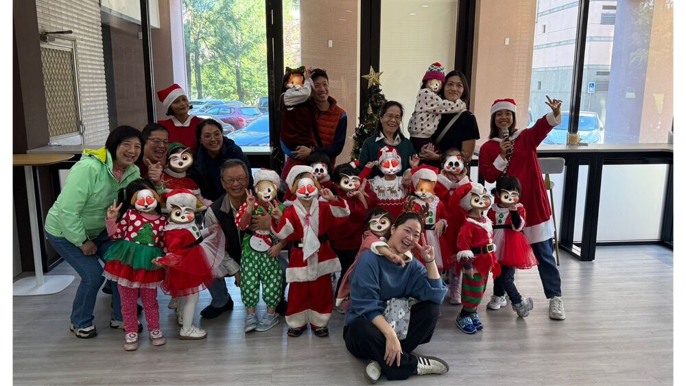 中大幼兒園來理學院聖誕報佳音